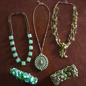 Green necklace and bracelet lot